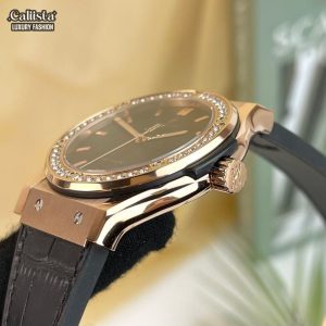 Alternative view of HUBLOT CLASSIC FUSION 42 MM GOLD